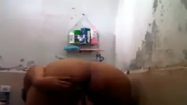 Tante Montok Kocokin Memek di Kamar Mandi Nikmat